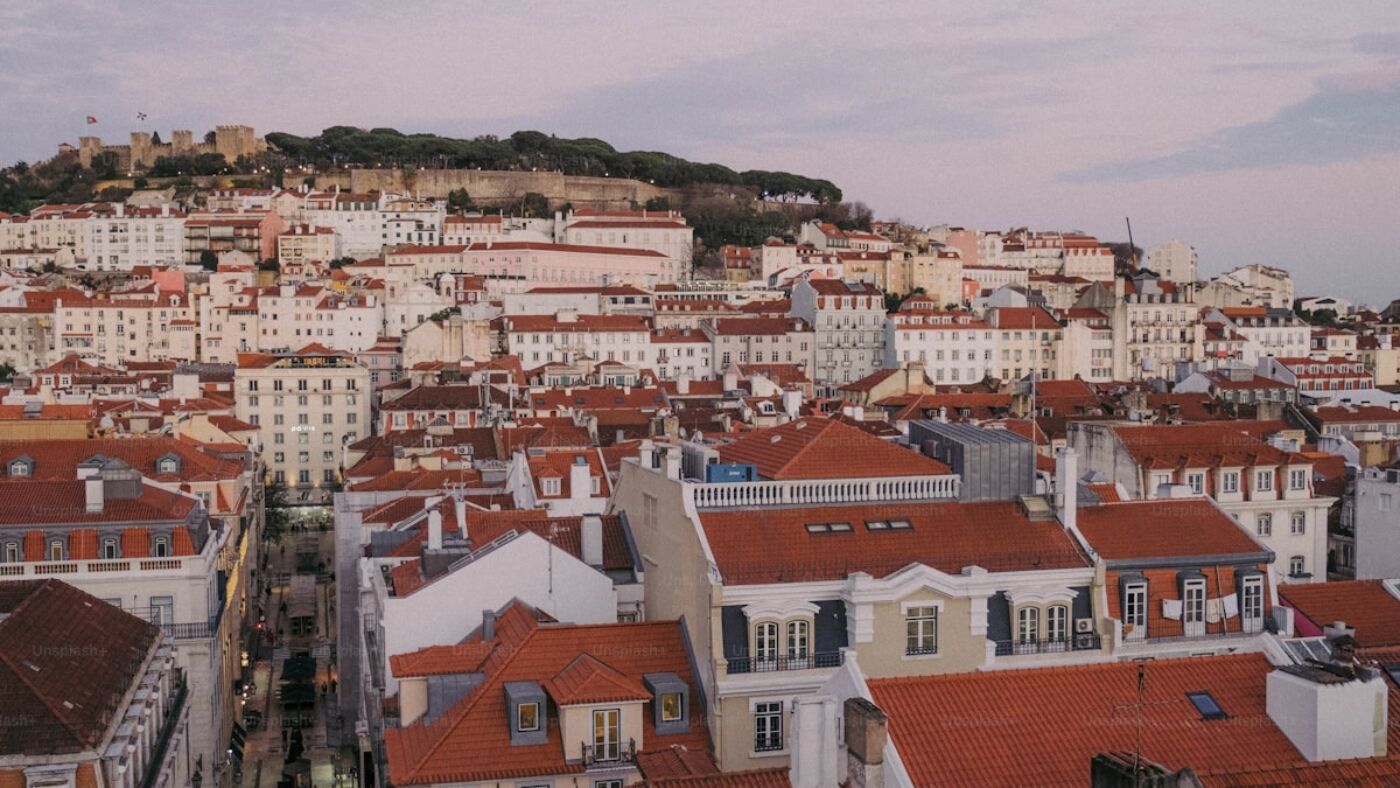 Passeio a pé privado pelas estreitas ruas Alfama em Lisboa